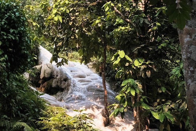 Climb Sticky Waterfall Like a Spiderman - The Drive From Chiang Mai to the Hills
