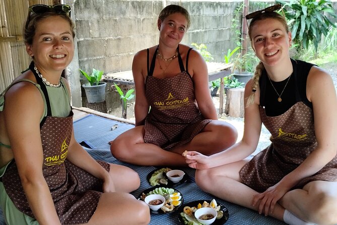 Cooking class in organic garden and local market tour ThaiCottage - The instructors make the difference