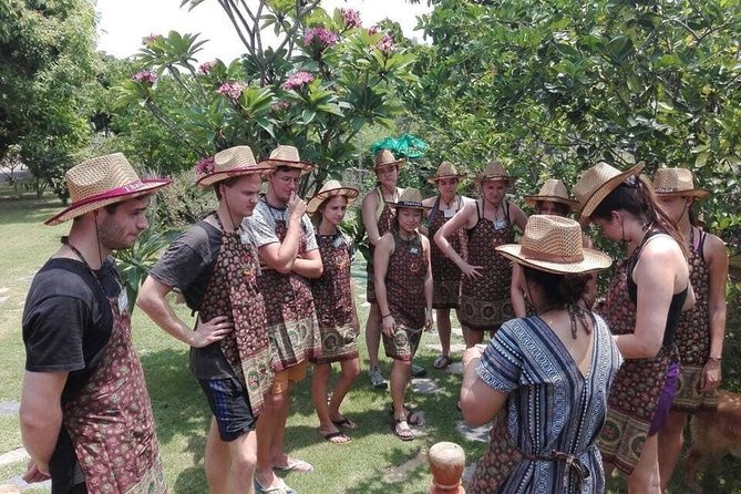 Cooking Evening Class Chiang Mai Visit Organic Garden and Market - The local market at 3:30