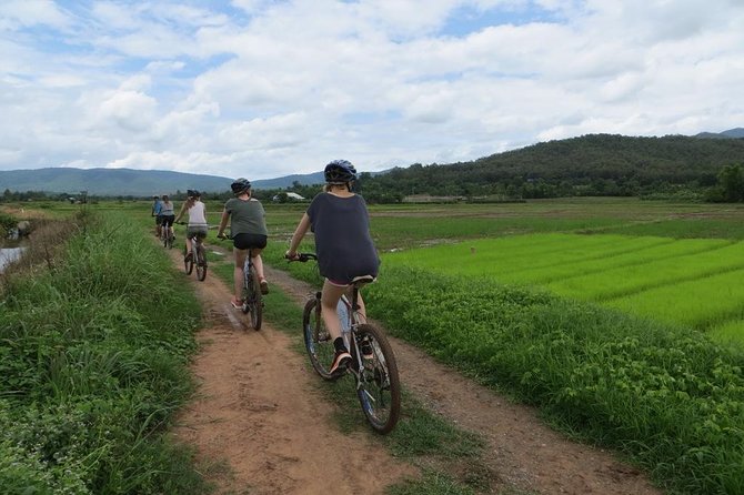 Cycling tour and Buatong waterfall - Wat Ban Den and its large temple complex