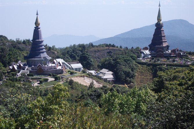 Doi Inthanon National Park - Thailand's Highest Peak - Wat Phra That Si Chom Thong begins the cultural side