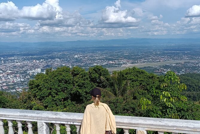 Doi Suthep Temple Tour by Local Red Car 3 Hour Adventure - Pickup, timing, and the meeting point