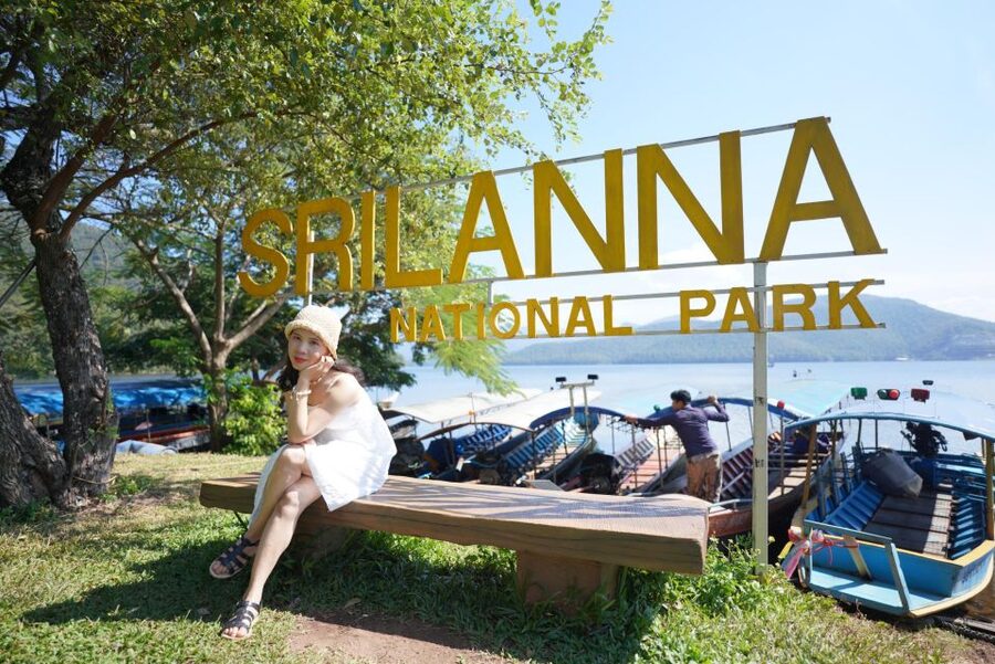 Elephant Habitat Park Feeding Entry & Rafting Van Transfer - A calm 45-minute bamboo raft ride