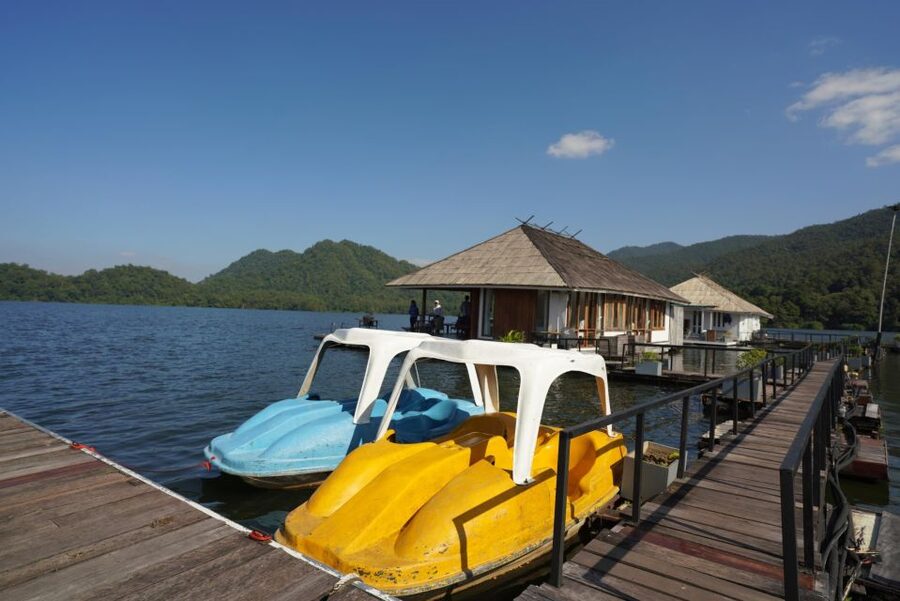 Elephant Habitat Park Feeding Entry & Rafting Van Transfer - The guide can shape the whole day