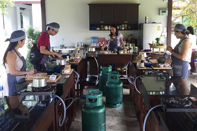 Evening Cooking Class in Traditional Pavilion with Beautiful Garden - Chiang Mai - Practical details for a smooth evening