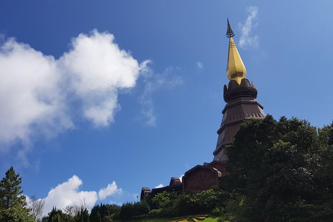 Fantastic! Famous Doi Inthanon National park tour with 2hr trekking - Pha Dok Siew and Wachirathan Falls