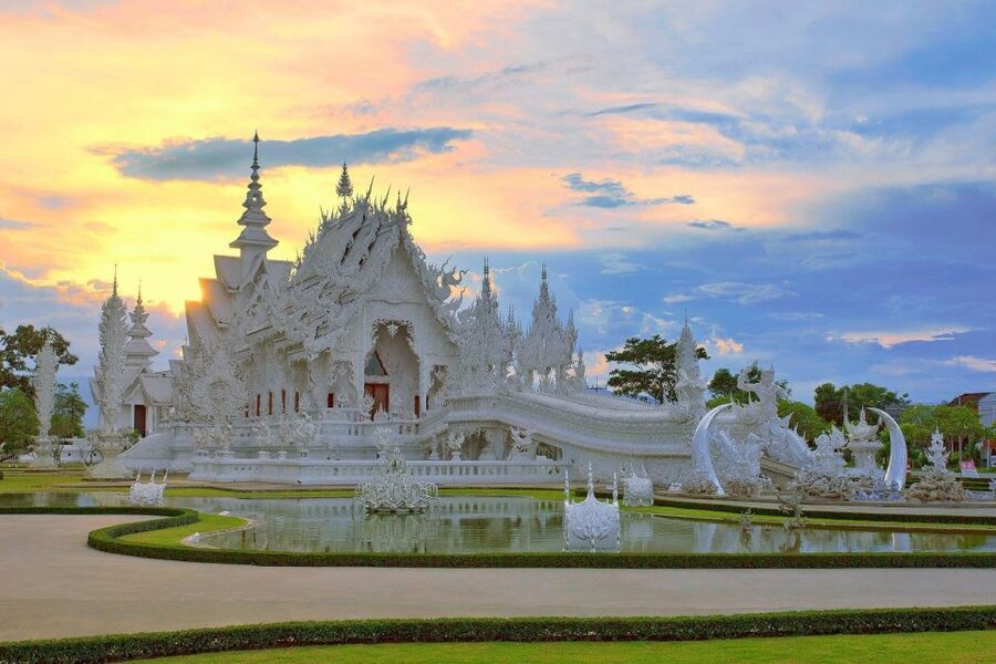 From Chiang Mai: Chiang Rai's Temples Exploration Day Trip - What the guide adds to the experience