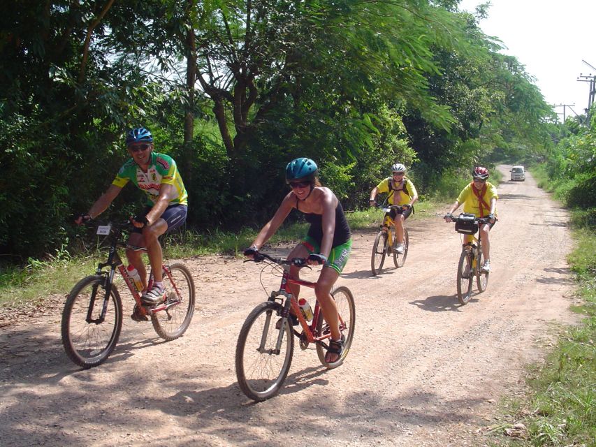 From Chiang Mai: Mae Taeng Valley and Waterfalls Cycle Tour - A generous Thai lunch in a tropical garden