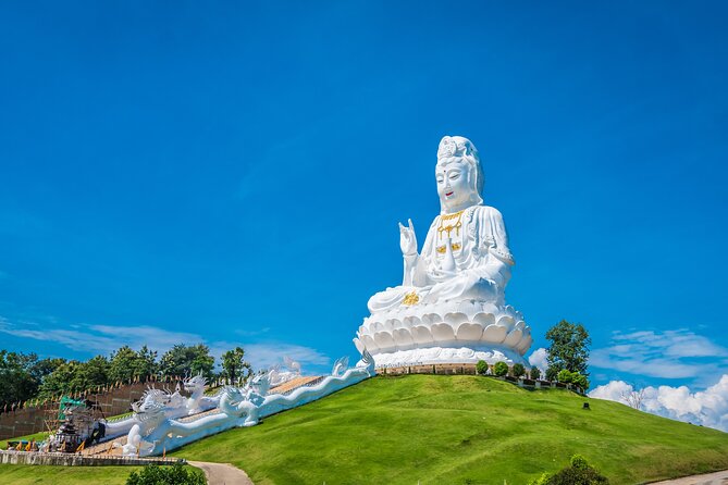 Full Day Chiang Rai 3 Temples White, Blue,Big Bhudha Temples - Thai buffet lunch around midday
