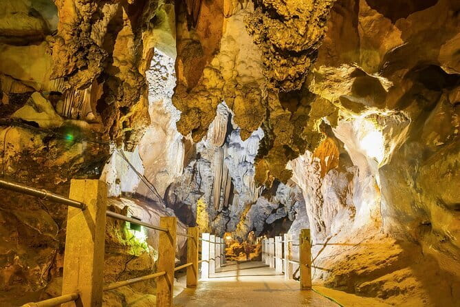 Full Day Doi Saket Hiking Tour - What the small group changes