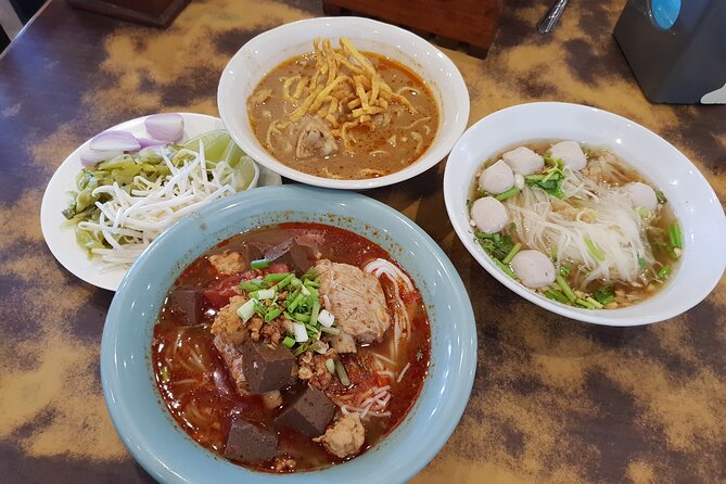 Go where the locals go, Eat what the locals eat! Food Tour with Local Foodies - A Northern Thai restaurant dinner