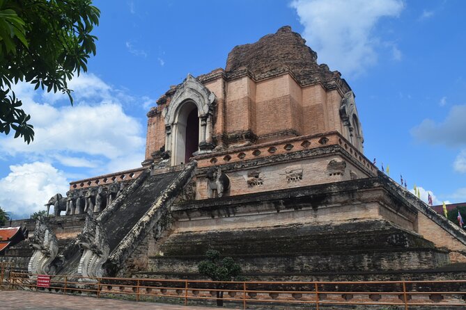 Half Day Chiang Mai City and Cultural by TukTuk, Samlor & Red car (Private Tour) - Tha Phae Gate and the old city boundary