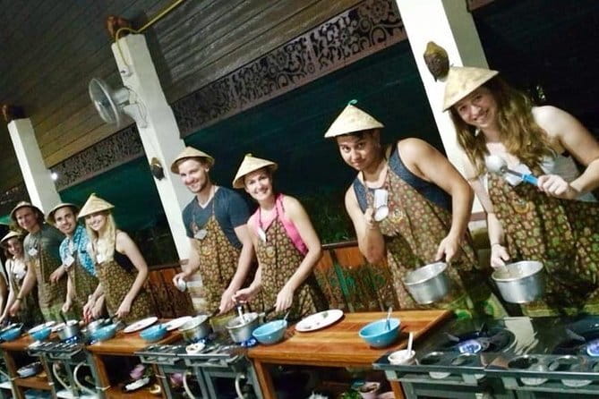 Half Day Chiang Mai Cooking Class and Market Taste Tour - Morning or afternoon: which session fits better?
