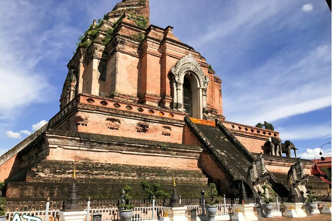 Half day Doi Suthep Temple and city temples (Private tour) - The guide and driver can make the difference