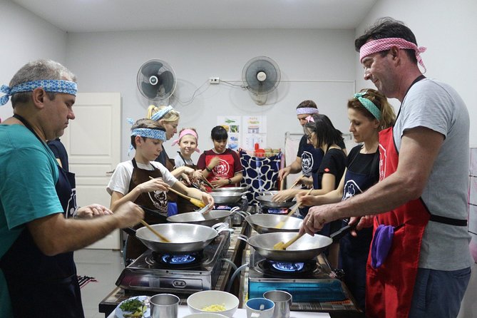 Half Day Evening Cooking Class with Market Tour in Chiang Mai - Who should book this Chiang Mai cooking class?