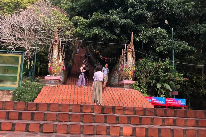 Half Day Morning Wat Pha Lat & Wat Phra That Doi Suthep Tour - Why these two Chiang Mai temples work so well together