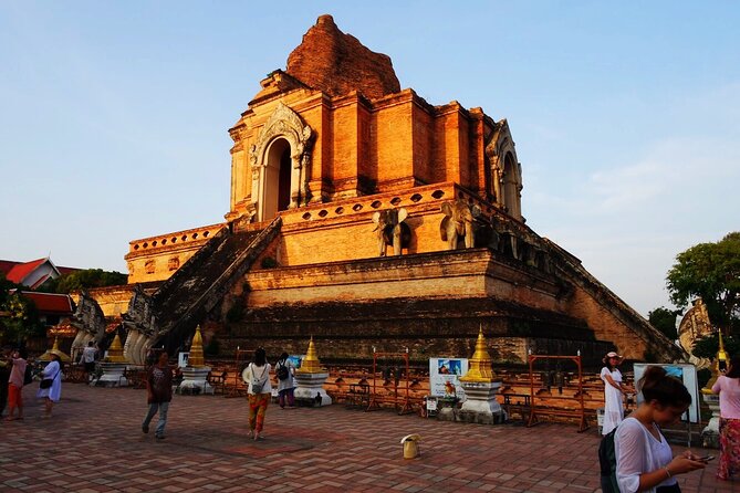 Half-Day Private Night Tour by Tuk Tuk in Chiang Mai City - The Three Kings Monument in the Old City