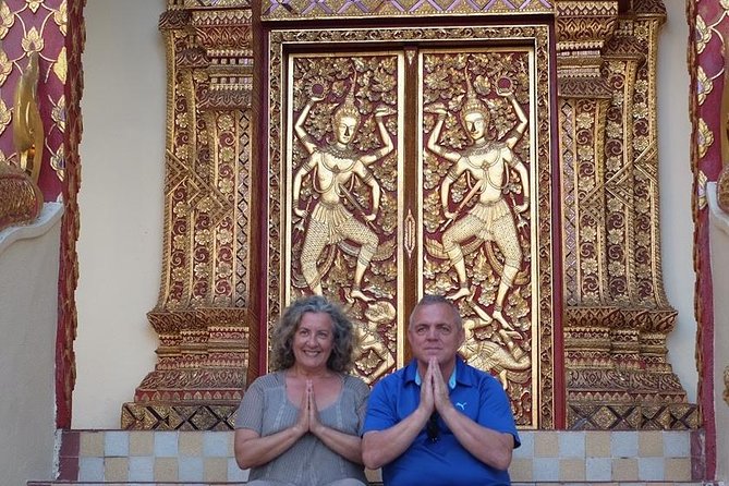 Half Day - Small Group - Doi Suthep Temple and Hmong Village Tour - How the guide affects the experience