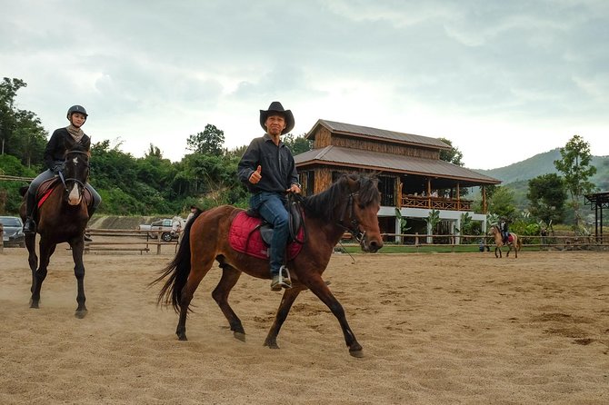 Horse Lesson+Riding+Wat Tonkwen wooden temple.Chiangmai - Riding the natural path and taking in the hills