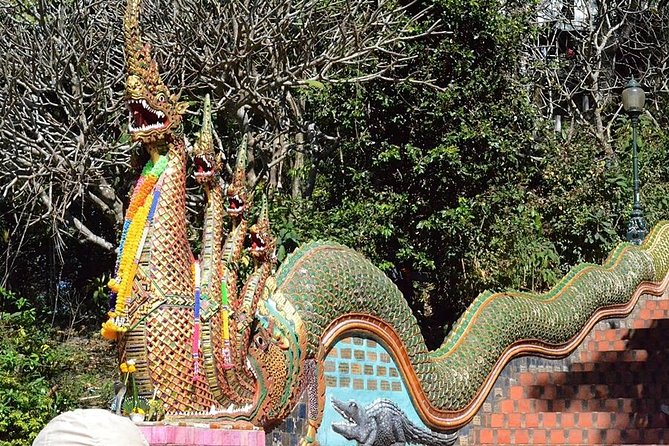 Hot! Doisuthep Temple+Wat Palad+Sticky waterfall - What the private format really adds