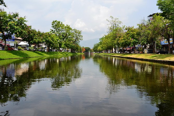 Iconic Half-Day Landmarks & Temples of Chiang Mai - Shared or private: which version fits you?