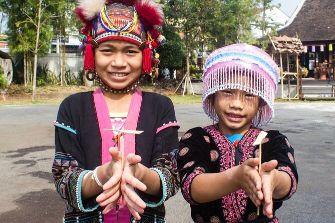 Khantoke Dinner and Cultural Show At Old Chiang Mai Cultural Center - Handicrafts before or after the performance