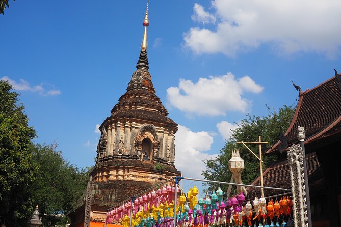 Lady Driver and Guide - Finding the quieter side of the mountain at Wat Pha Lat