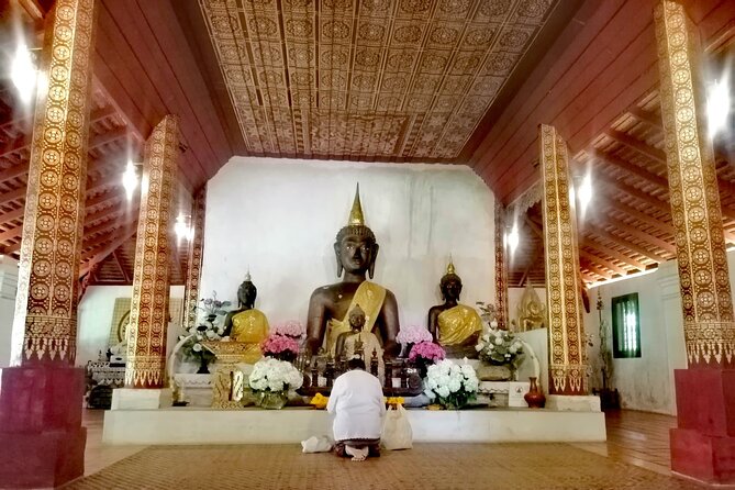 Lady Driver and Guide - Seeing Chiang Mai’s silver work at Wat Sri Suphan
