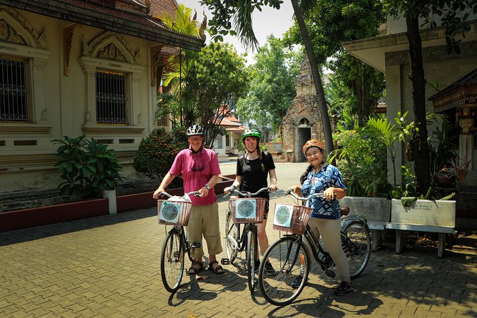 LIFECYCLING - Half Day City Bike Tour - Warorot Market and Chiang Mai food