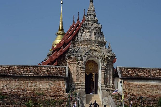 Local Drivers service Chaingmai - A day in Chiang Mai without sharing the car