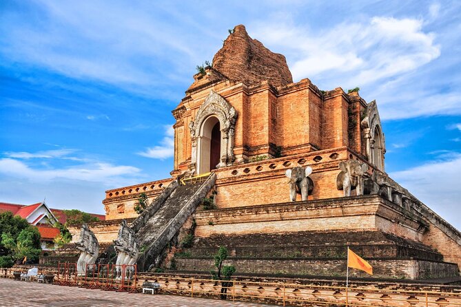 Long Neck Village, Silver Temple & Chiang Mai Top Cultural Sites - The Karen Long Neck Village takes the longest