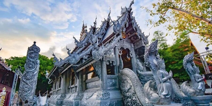 Long Neck Village, Silver Temple & Chiang Mai Top Sites - What the guide adds to the day