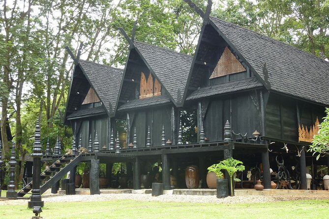 Long Neck Village, White & Blue Temple, Black House Day Tour From Chiang Mai - Wat Rong Seur Ten, the Blue Temple