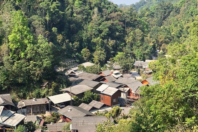Lost in Chiang Mai - Secret Village, Hot Spring & Waterfall - A Cultural Therapy - Reaching Mae Kampong on the mountain road