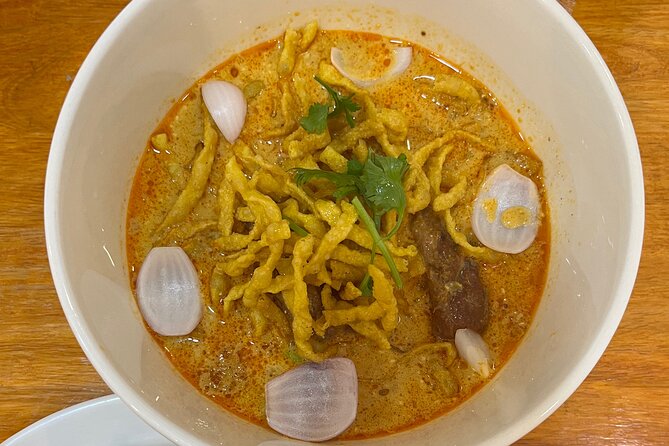 Michelin Guided Street Food Tour in Chiangmai: Thai Food Tour - What the guides add beyond the food