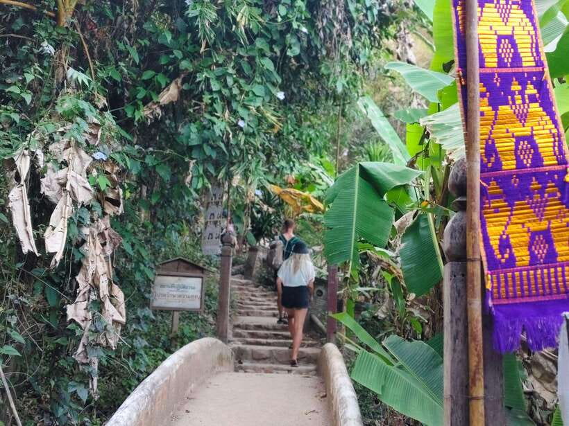 Monk trails hike, Wat Phalat, Monk chanting, Wat Doi Suthep. - Should you book the Monk Trail and Doi Suthep tour?