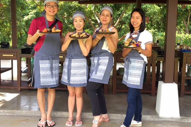 Morning Cooking Class in Traditional Pavilion with Beautiful Garden - Chiang Mai - Why the small group changes the experience