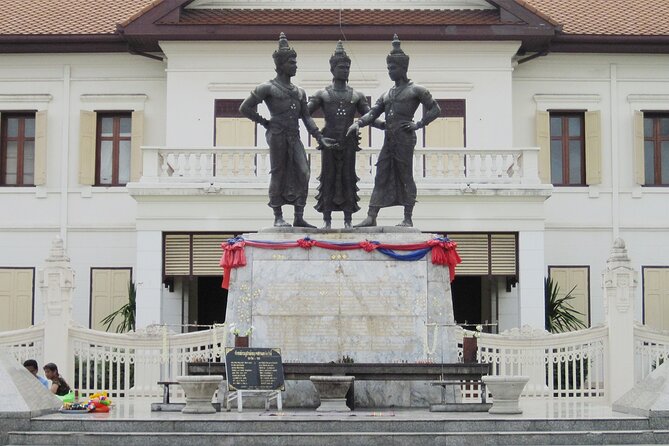 No.1 Chiang Mai: Historical City Bike Tour - Markets, local food, and lunch on the route