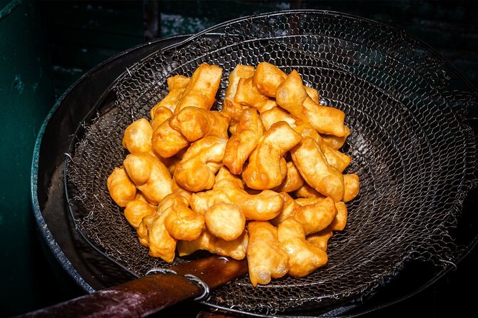 Northern Flavours Chiang Mai Food Tour with 15+ Tastings - Starting at Wat Lok Moli