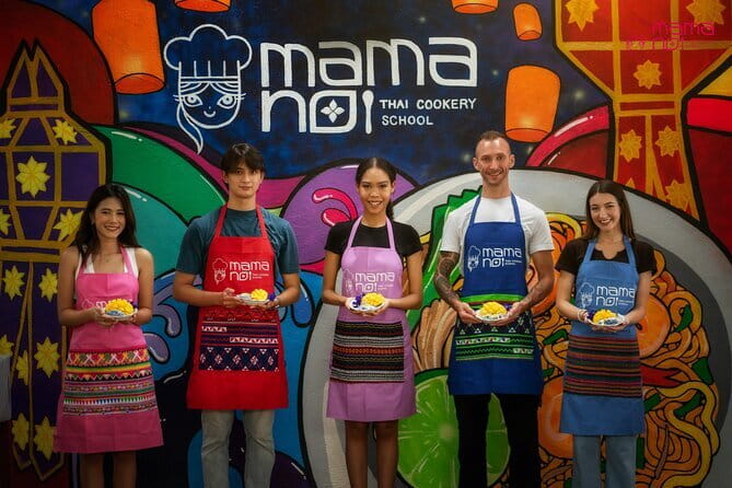 Old Town Chiang Mai Food Tour with 10+ Local Dishes Tastings - Laab khua, sai ua, and the flavors of Northern Thailand