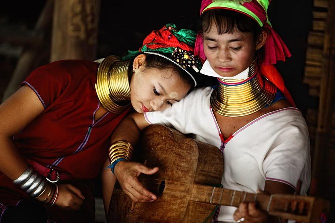 One Day Tour Doi Suthep Temple, Palad Temple, Orchid Farm, Longneck hill tribe village (Private tour) - Why this private Chiang Mai day works well