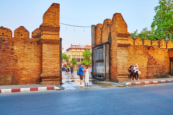 Private Chiang Mai Old City Half Day Tuk Tuk Tour - Muang Mai and Warorot markets