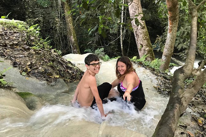 Private Chiang Mai Tour to Bua Thong Waterfalls and Ziplining - What the private format adds