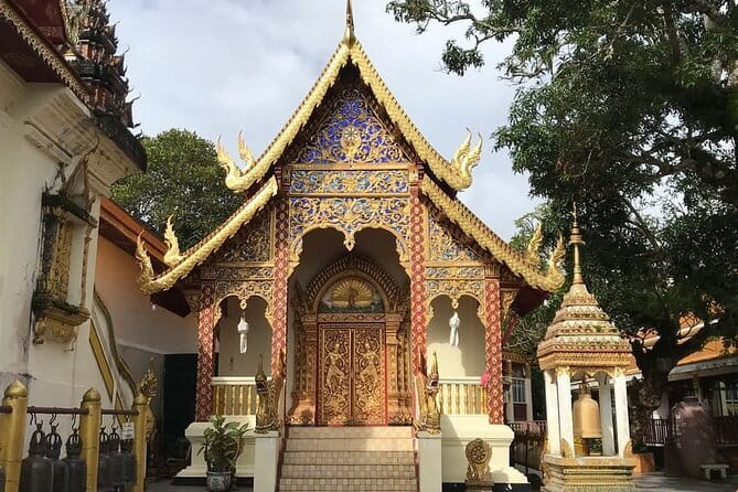 Private Day Tour Doi Suthep Temple and Handicraft Center - Khruba Siwichai and the road up Doi Suthep