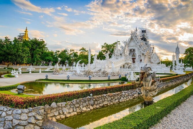 Private Day Tour Doi Suthep Temple and Handicraft Center - Four hours on San Kamphaeng Road