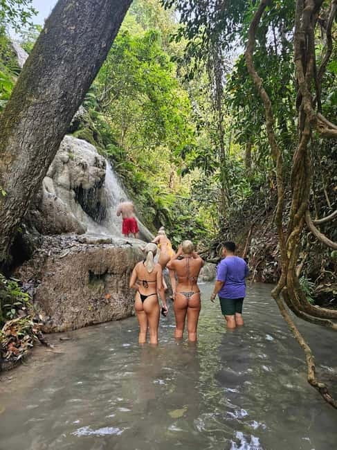 Private : Sticky Waterfall & Secret Temple & Karen Village. - A five-hour outing with three very different stops