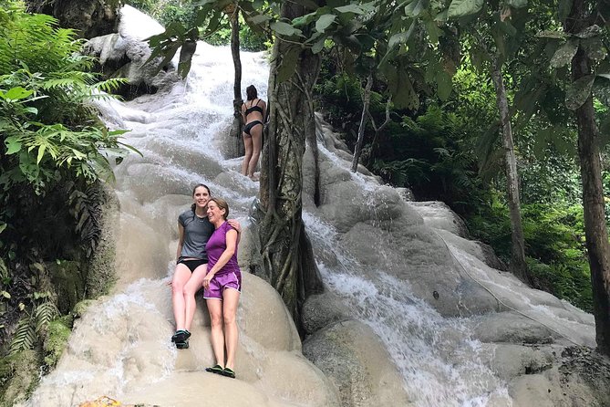 Private tour Chiang Dao cave ,Temples,Sticky waterfall - Why this Chiang Mai day trip feels different