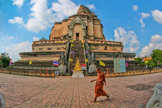 Private Tour: Chiang Mai City and Temples Tour in full Day Thailand - Morning alms giving in Chiang Mai