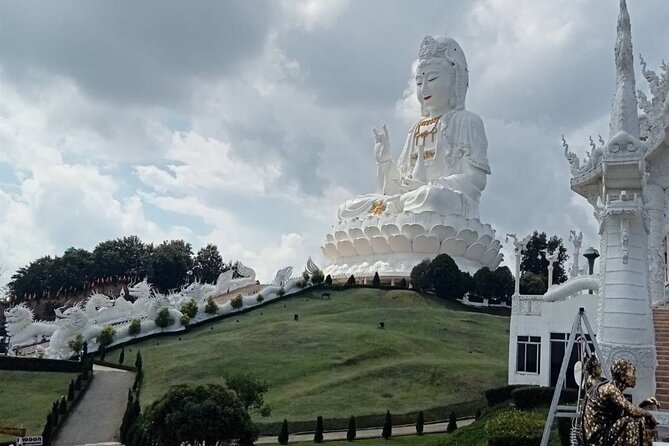 Private Tour Chiang Rai 3 Wonderful Temples & Lalitta Cafe - Lalitta Cafe gives the day a welcome change of pace