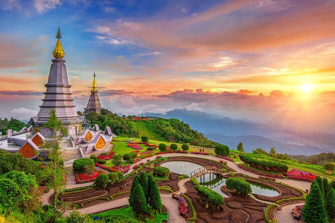 Private Tour to Doi Inthanon including Twins Pagodas and Hiking - The long road from Chiang Mai to the mountain